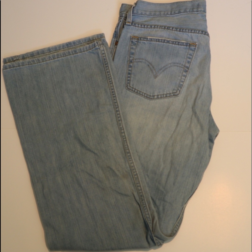 Men’s Levi’s Jeans Low Boot Cut W-33 L-32